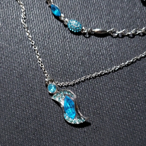 Earing, Necklace, Bracelet Set - Picture 5 of 6